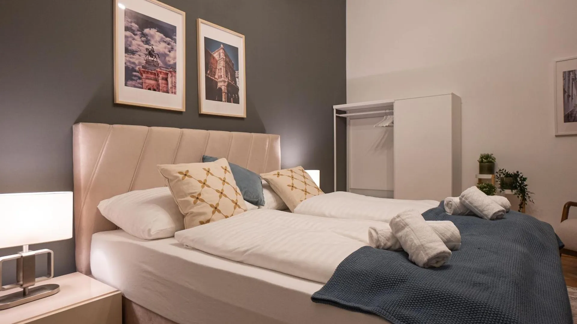 Top 2-Room Apartment In A 1St District Of Vienne